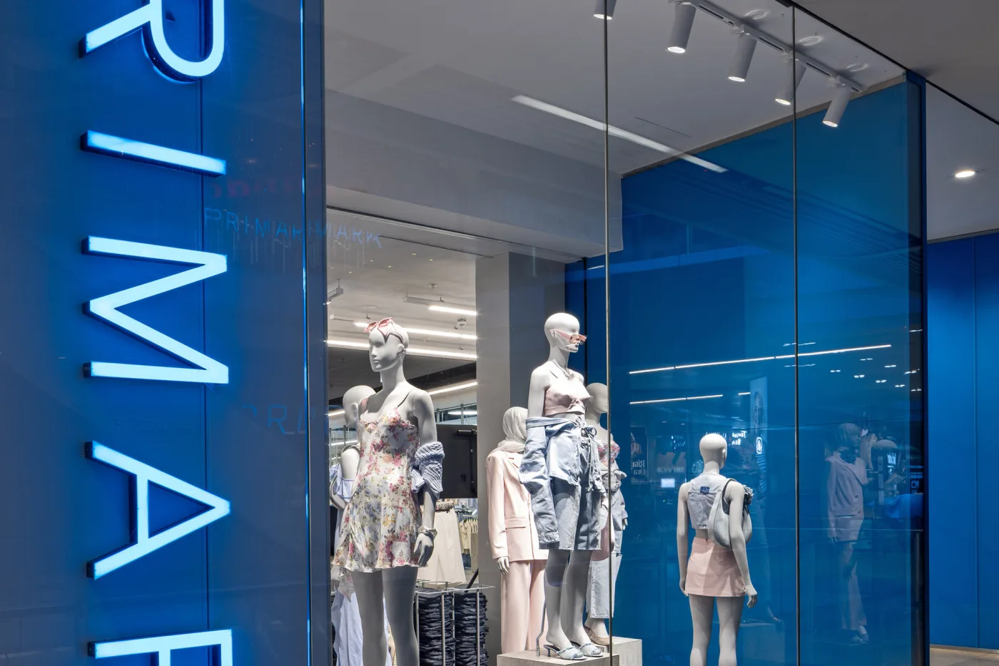 CL9 Stratford ext photo 22958