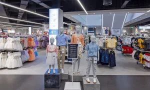 CL9 Stratford ext photo 23000