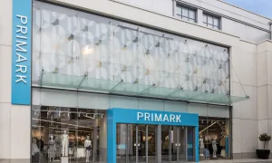 CL9 Newbury photo 26170 shop front