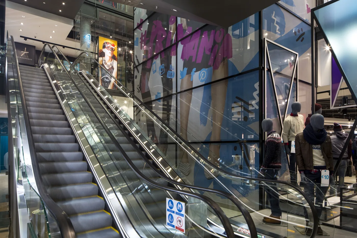 CL9 The Hague photo 7984 Escalators
