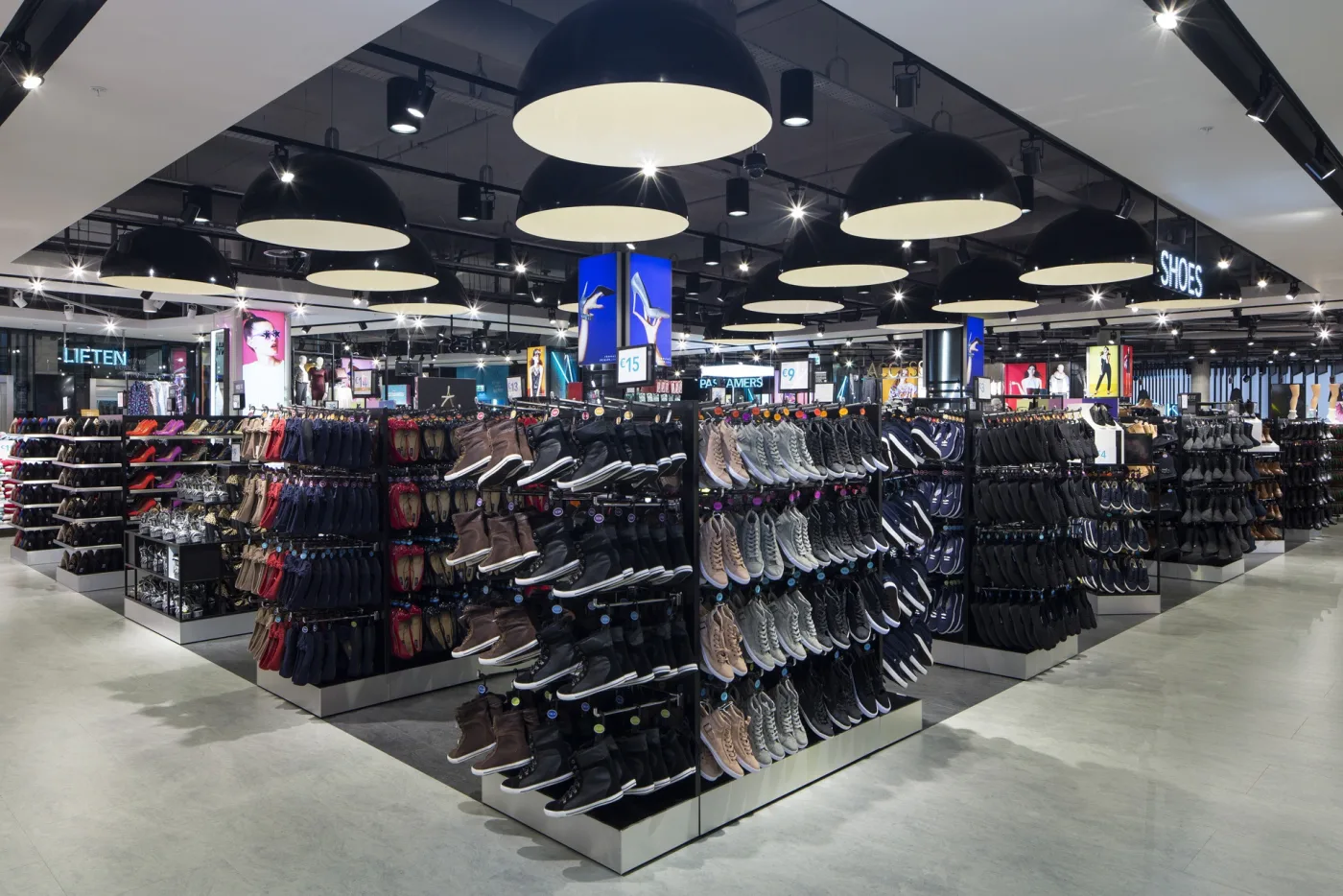 CL9 The Hague photo 8130 Footwear