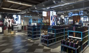 CL9 Amsterdam Damrak photo 8524 Ladieswear