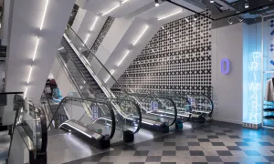 CL9 Amsterdam Damrak photo 8794 Escalators